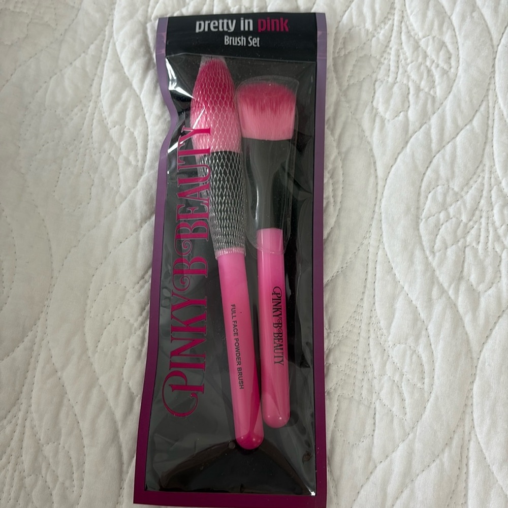 NEW PINKY B COSMETICS Pretty in Pink Brush Set